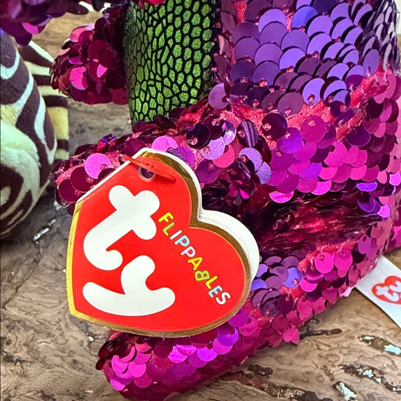 2 Pack Leopard+Dinosaur Beanies - Picture 3 of 5